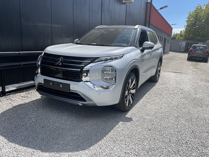 Mitsubishi Outlander PHEV 2.4 MIVEC INSTYLE+ – fotografia 1